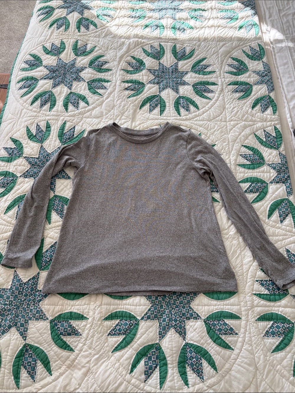 American Eagle Outfitters Gray Crewneck Long-Sleeve Sweater